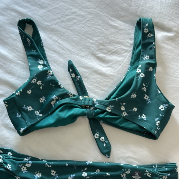 Swimsuit - Picture 4 of 6